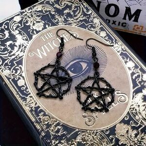 Woman's Bohemian Style Vine-Wrapped Pentagram Pendant Earrings